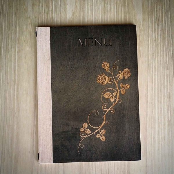 Menu en bois avec logo fraisé